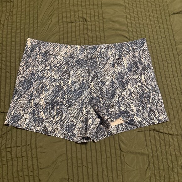 Calvin Klein Women's Blue and White Snake Print Shorts - Size 14 - Picture 2 of 8